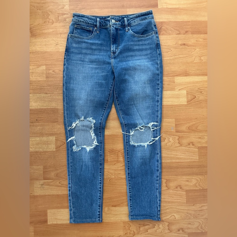 Levi’s distressed skinny jeans